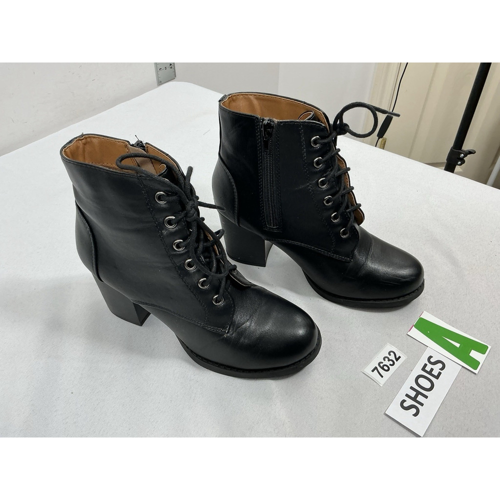 Womans Excellent Condition Soda Chunky Ankle Boots 7.5 Black Block Heel